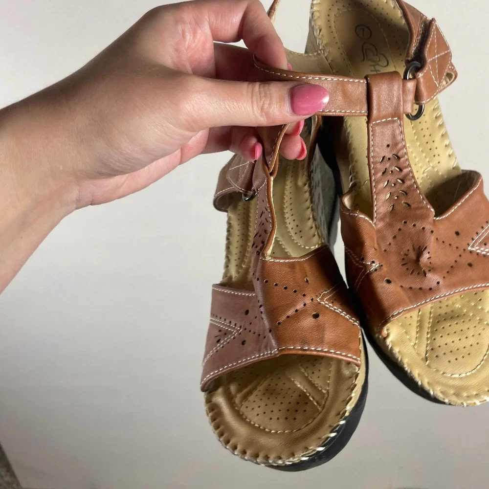 Heart's Comfort Brown‎ Wedge Sandals Laser Cut Floral Whipstitch Womens 7